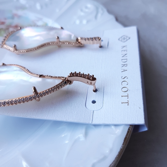 Kendra Scott Tulip Rose Gold Drop Earrings Ivory Pearl - Picture 5 of 7